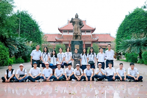 Về nguồn