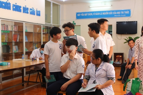 Khám sức khỏe học sinh