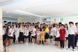 “Tiết học về lòng nhân ái - Chương trình trải nghiệm hướng nghiệp lớp 10”