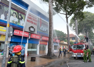 DIỄN TẬP PHƯƠNG ÁN CHỮA CHÁY VÀ CỨU NẠN, CỨU HỘ NĂM 2023 TRƯỜNG THCS, THPT QUANG TRUNG NGUYỄN HUỆ